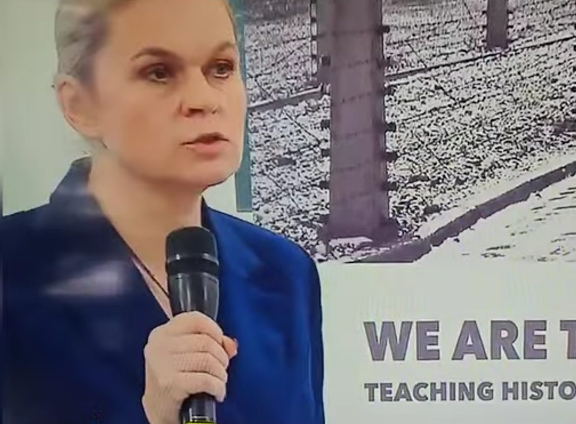 Skandaliczna wypowiedź min. Nowackiej o “polskich nazistach budujących obozy”