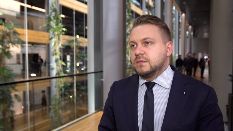 Europoseł PiS: Trump tak przyspiesza Amerykę, że my zostaniemy w tyle. Wszystko przez „kaganiec pseudoekologiczny”