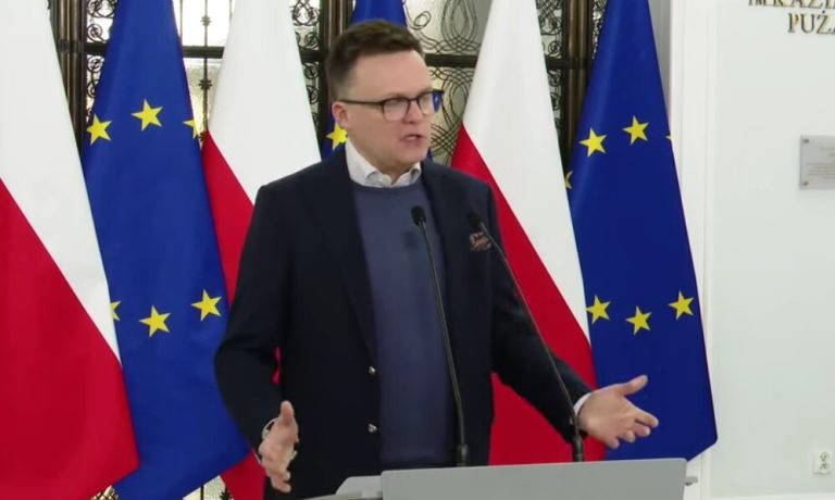 Hołownia chce utrudnić wyjście Polski z UE