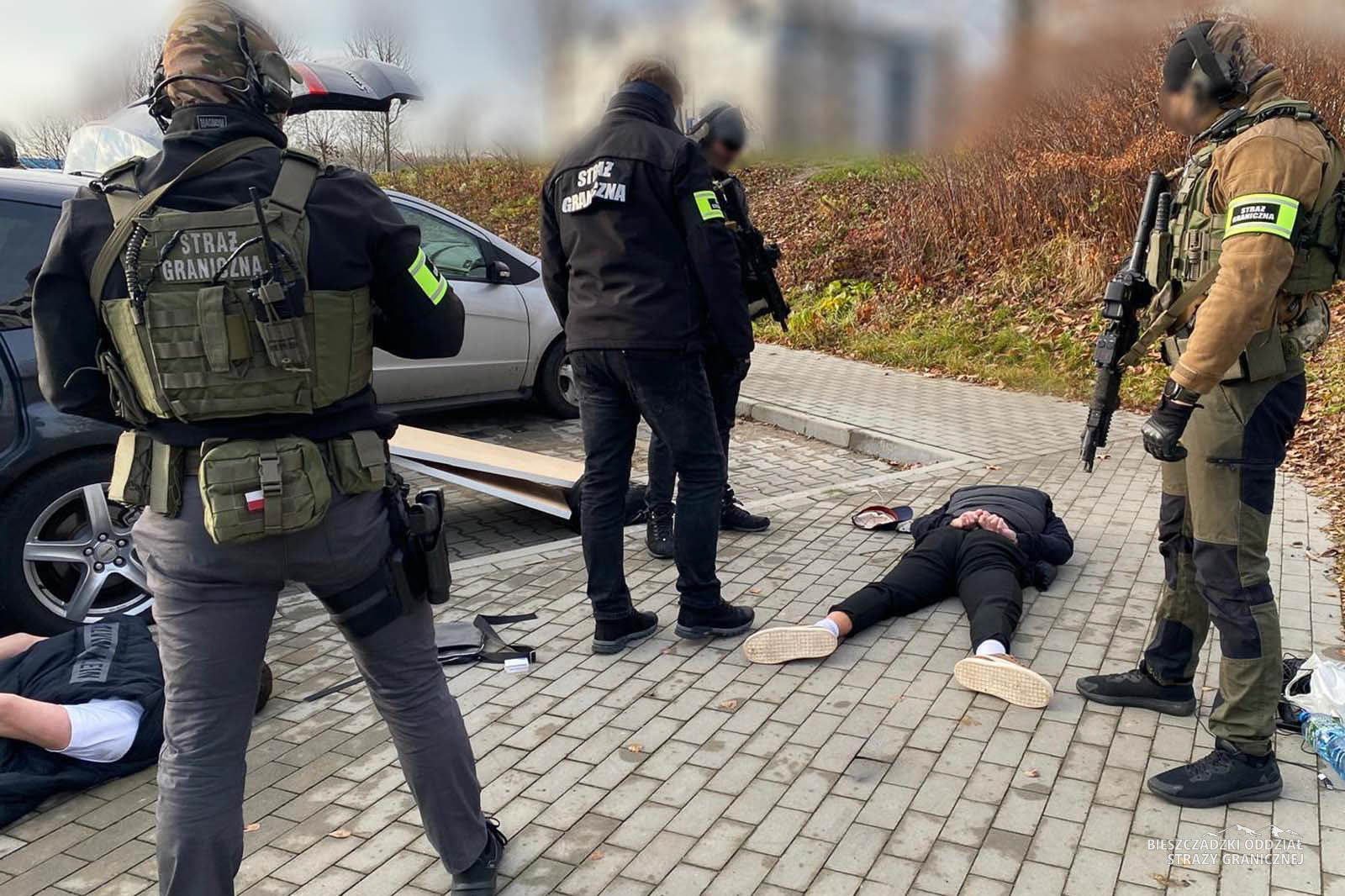 Rozbito ukraińsko-białoruski gang fałszujący na ogromną skalę dokumenty