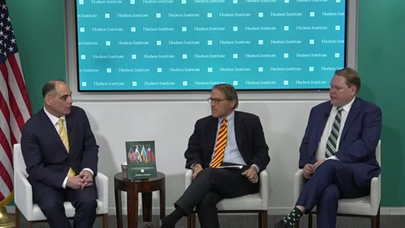 Polska demokracja pod amerykańską lupą: “Kiedy demokraci rządzą niedemokratycznie: przykład Polski”