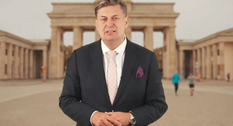 Posłem AfD został działacz znany z wypowiedzi, że „nie wszyscy członkowie SS powinni być uznawani za przestępców”