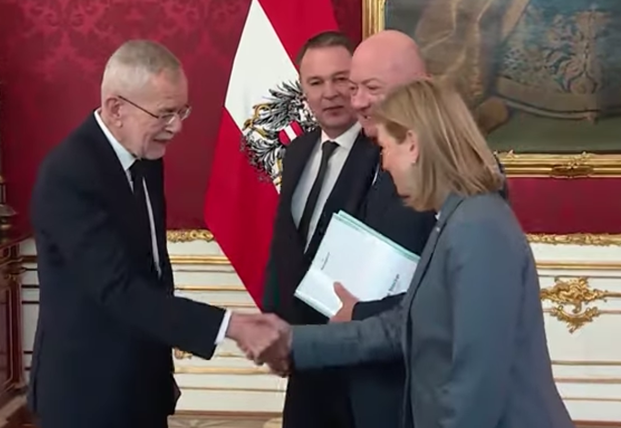 Po 5 miesiącach od wyborów w Austrii zawiązała się koalicja rządowa. Nie ma w niej zwycięskiej FPÖ