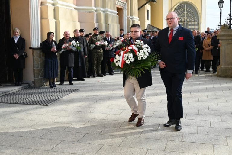 Władze Instytutu im. Romana Rybarskiego na obchodach Dnia Żołnierzy Wyklętych w Starej Wsi