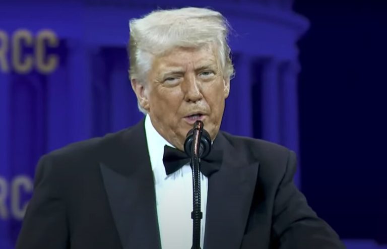Donald Trump kpi z negocjatorów: “Całują nas w d…”