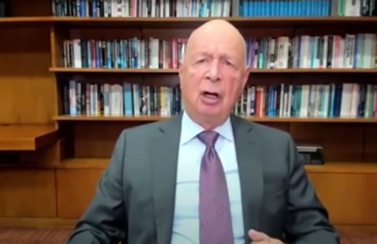 Klaus Schwab złożył rezygnację. Podsumowujemy jego obłąkane pomysły