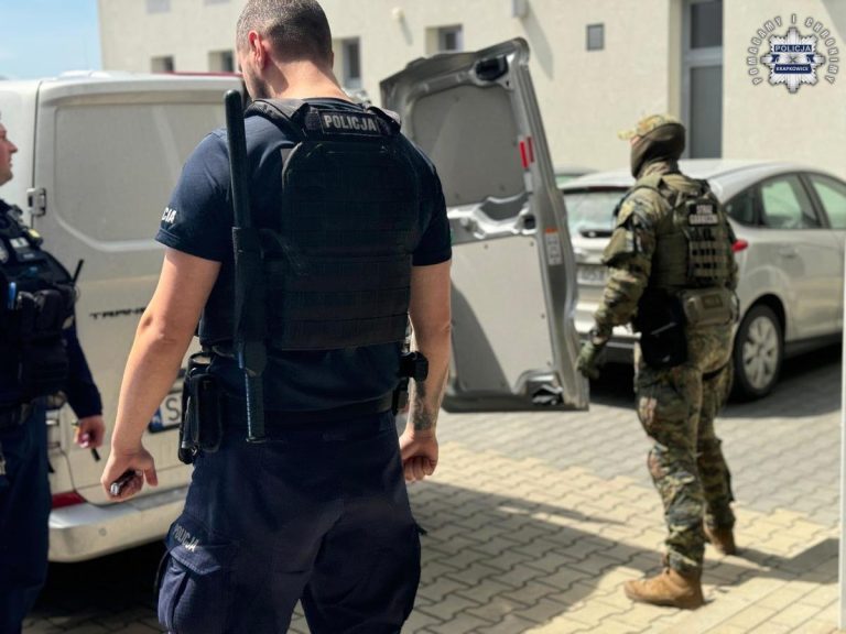 Awanturujący się z siekierą w ręku imigrant deportowany na Ukrainę