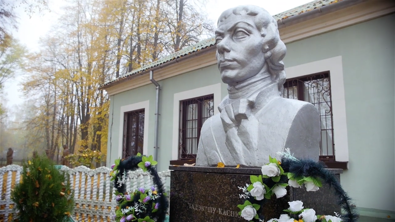 The Lukashenko government  removed the statue of Kosciuszko from his home  close  Brest