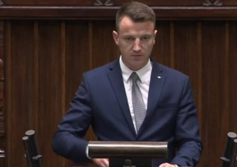 Poseł Konfederacji stanie przed sądem. Grozi mu do 3 lat więzienia