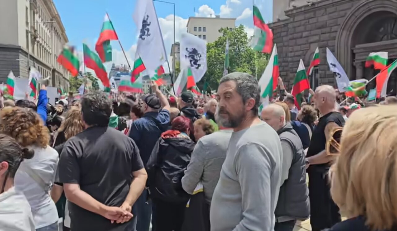 Bułgaria protestuje przeciwko euro. Tysiące ludzi na ulicach, nacjonaliści żądają referendum