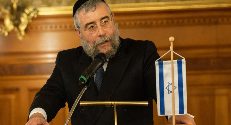 Naczelny Rabin Europy: „Antysemityzm znowu stał się politycznie poprawny, osiągnął bezprecedensowy poziom”