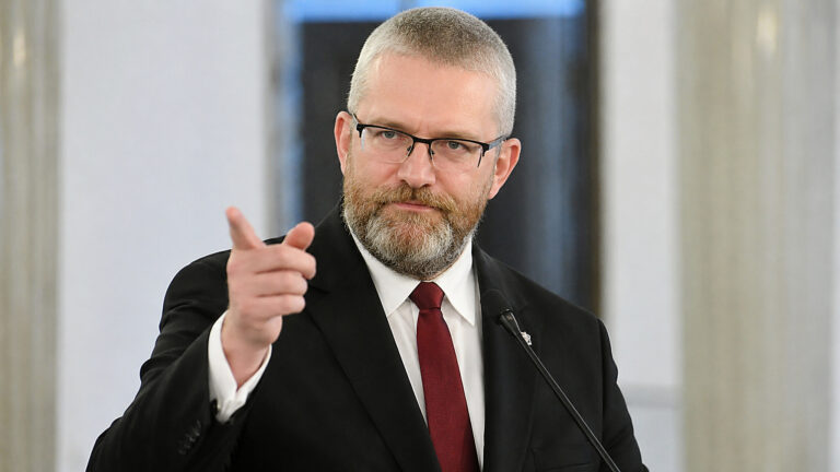 Braun zapowiada mundurowych na listach KKP. Bezpieczeństwo ma dostać własny głos