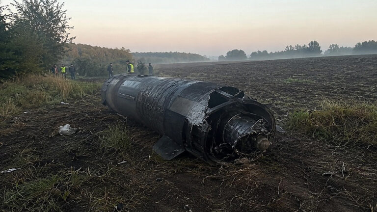 Obiekt spadł pod Tarnawą-Kolonią. Polska przestrzeń powietrzna znów pod presją