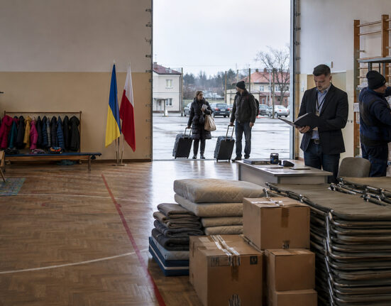 Ośrodki dla uchodźców z Ukrainy się wygaszają. Nad wschodnią granicą miejsc jest coraz mniej – ilustracja