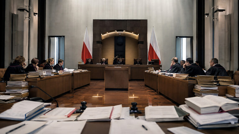 Święczkowski może się bronić. Szczucki ostrzega przed dwoma Trybunałami