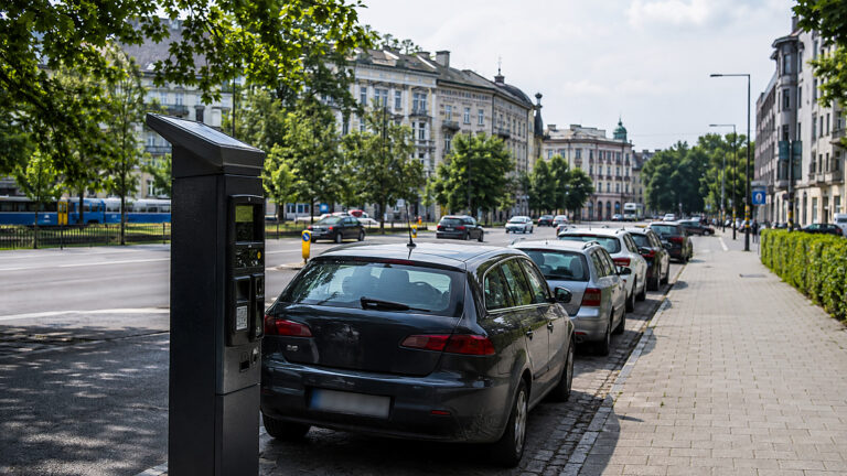Kraków rozszerzył płatne parkowanie. Kierowcy zapłacą w nowych rejonach