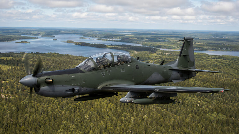 Łotwa patrzy na A-29 Super Tucano. Tanie polowanie na drony staje się sprawą NATO