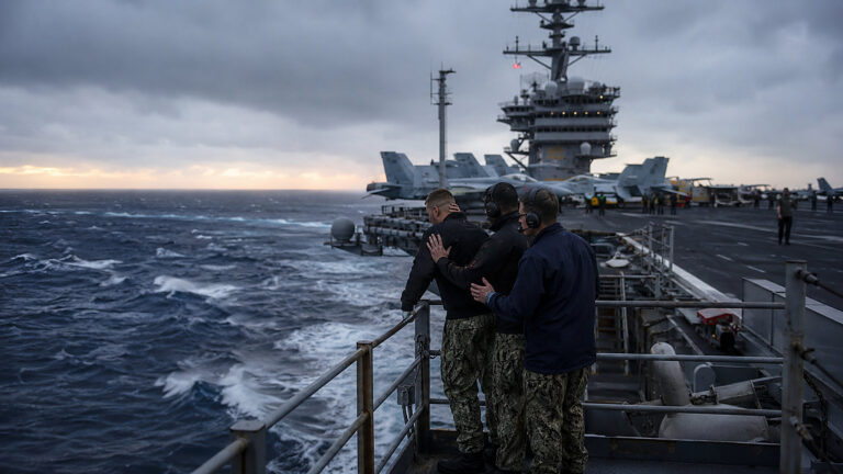 USS Abraham Lincoln: rodziny alarmują po miesiącach na morzu