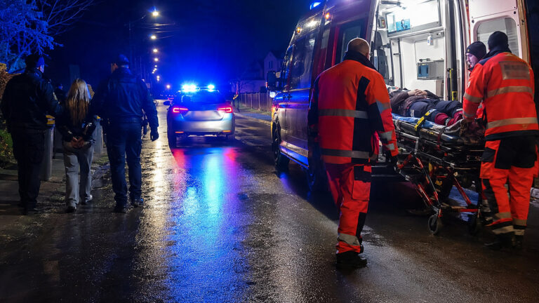Atak nożem pod Wejherowem. 20-latek walczy o życie