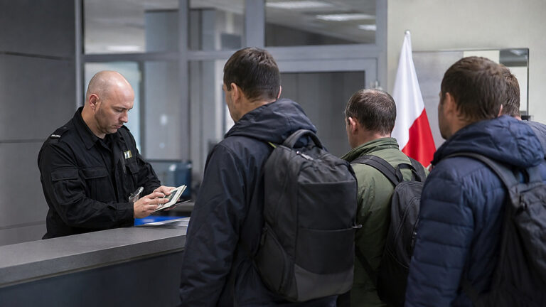 Sośnierz uderza w PiS. Deportacje Ukraińców i problem powagi państwa