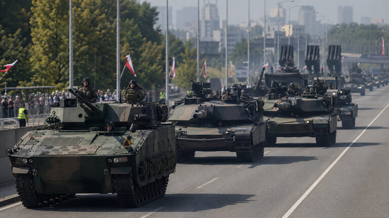 Borsuki, Abramsy i K2 na Wisłostradzie. Polska pokazuje lądową siłę