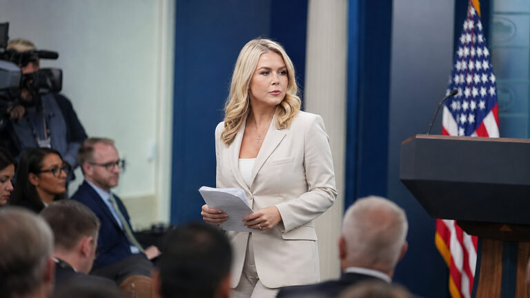 Karoline Leavitt odchodzi z Białego Domu. Trump traci rzeczniczkę