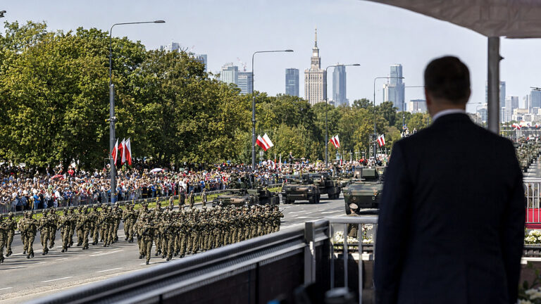 Nawrocki na Święcie Wojska Polskiego. Klucze bezpieczeństwa mają być w Warszawie
