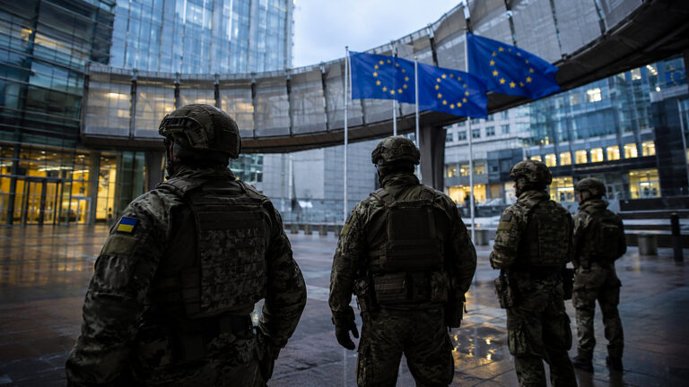 Sikorski chce „Legionu Europejskiego”. Bruksela dostanie nową dźwignię?