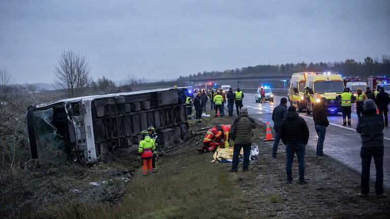 Gajewski po wypadku autokaru: to stres-test dla państwa