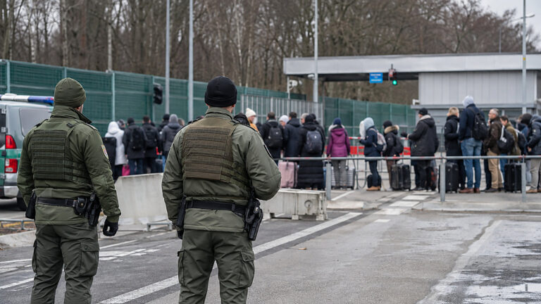 66,5 proc. Polaków łączy migrację z bezpieczeństwem. Rządzący nie chcą tego widzieć