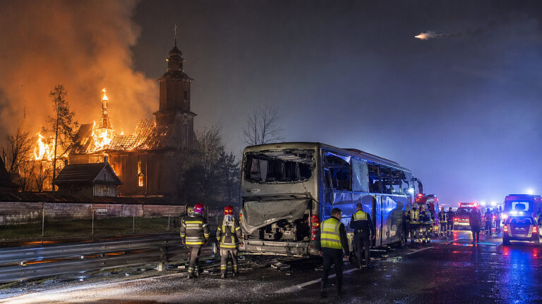 Niedziela żałoby: 12 ofiar na Węgrzech, spłonął kościół w Sanoku