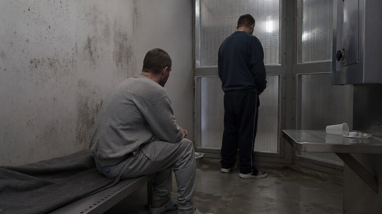 Polacy w ośrodkach deportacyjnych USA. Pleśń, brak leków i obowiązek państwa