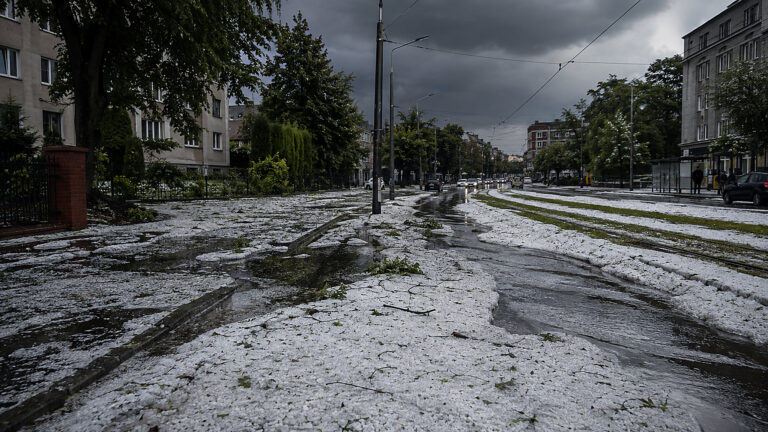 Grad zasypał Chorzów. Burze uderzyły w południe Polski