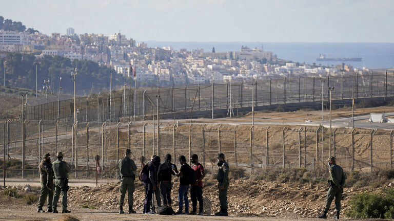 Ceuta 15 sierpnia: granica, fałszywe wezwania i lekcja dla Europy