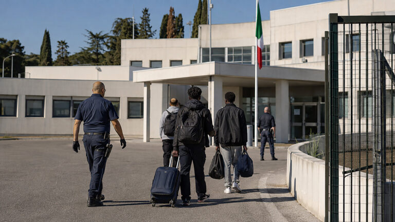 Włochy i reguły dublińskie. Lewica gra strachem przed migracją