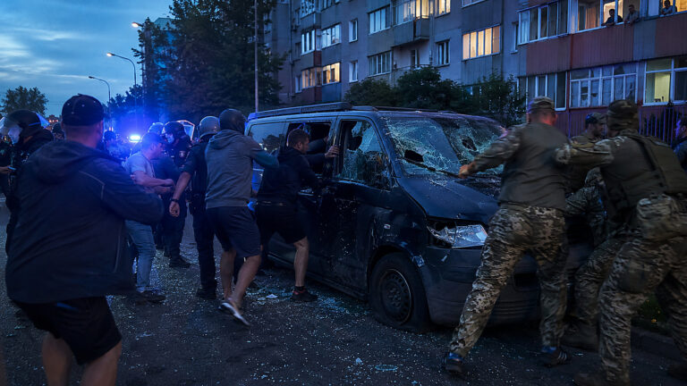 Bunt przeciw mobilizacji na Ukrainie. 30 osób zaatakowało TCK