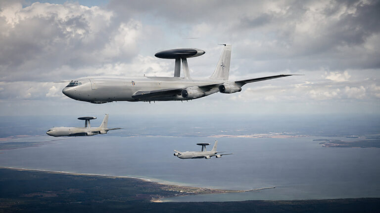 Trzy AWACS-y nad Bałtykiem. NATO wysłało sygnał pod Królewiec