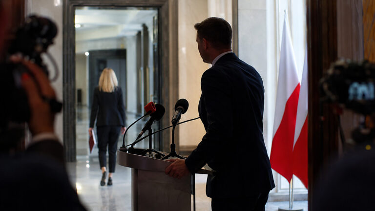 Tomczyk tłumaczy dymisję Mróz-Gorgoń. Rząd ogranicza straty