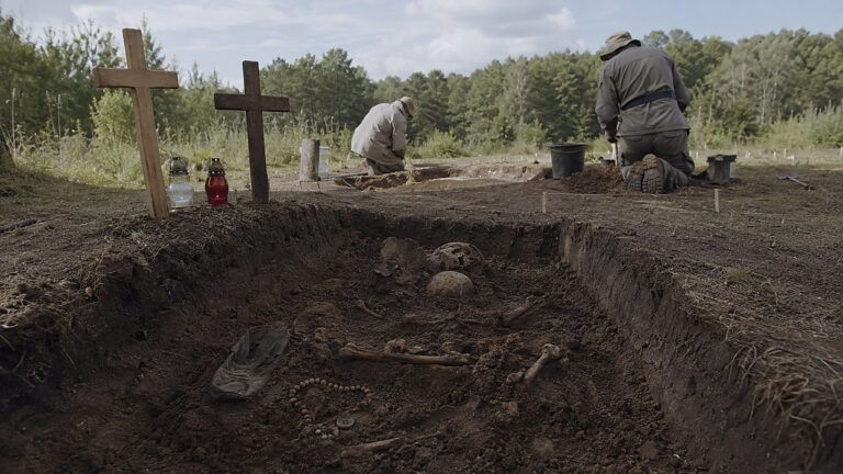 Wołyń: 55 ofiar w dołach śmierci i mur wypierania winy