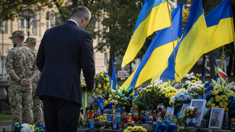 Sikorski oddał hołd żołnierzom Ukrainy. Rosji przypomniał granice