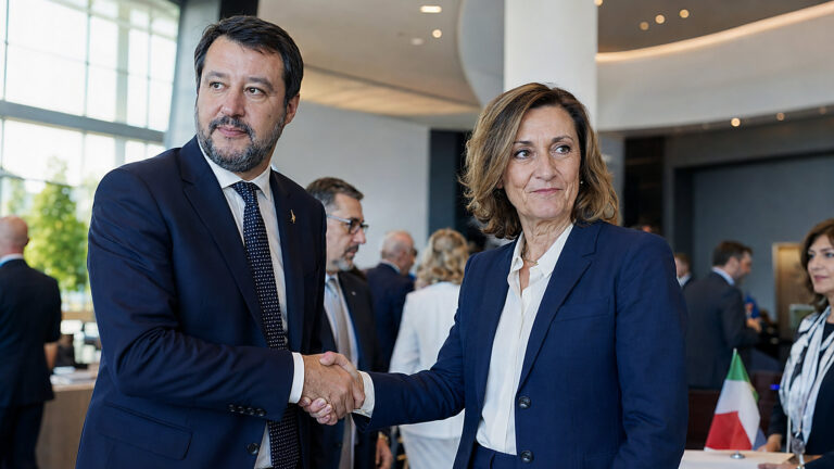 Salvini i północ Ligi szukają rozejmu. Pontida pokaże, czy to tylko zdjęcie