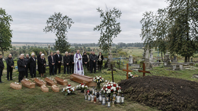 W Ostrówkach pochowają 55 ofiar rzezi wołyńskiej, w tym 26 dzieci