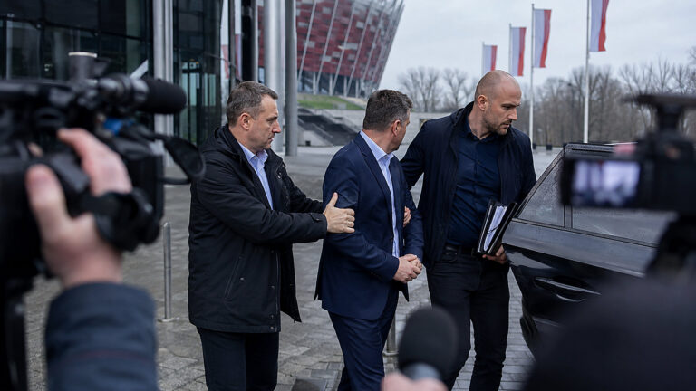 Schetyna po zatrzymaniu szefa PKOl: „Wypalimy patologie do białej kości”