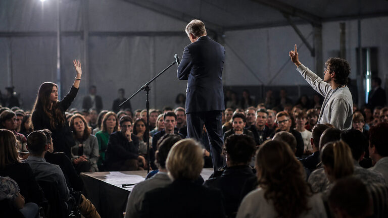 Dwa pytania do Donalda Tuska. Premier musiał zebrać myśli