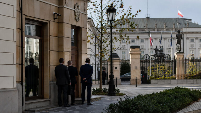 Tusk mówi o „naszych sędziach” w TK. Pałac Prezydencki odpowiada