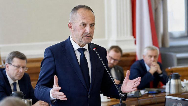 „Banderyzm powinien być zakazany ustawowo”. Piotr Roman popiera projekt