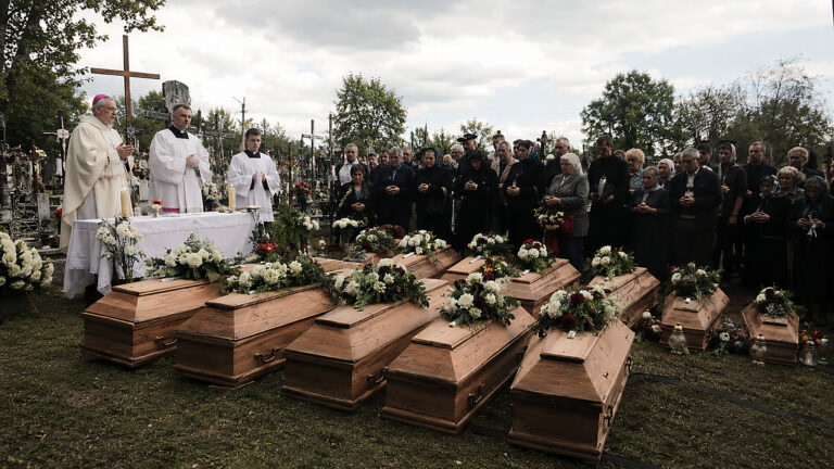 Po 83 latach pochowano 55 ofiar OUN-UPA. Wśród nich 26 dzieci
