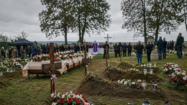 W Ostrówkach pochowano 55 polskich ofiar zbrodni wołyńskiej