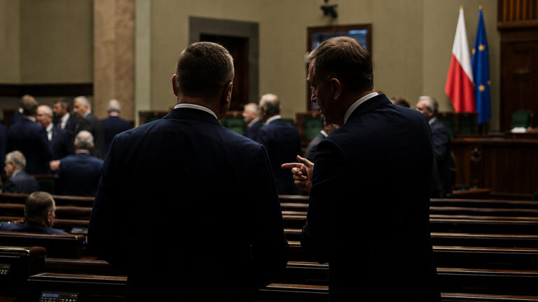 Awantura na prawicy. Morawiecki i Czarnek rywalizują, lecz cel mają wspólny