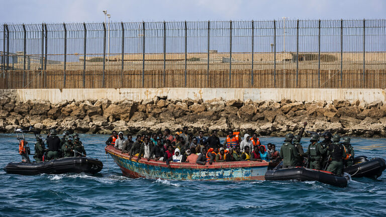 Ceuta pod presją migracyjną. J.D. Vance chwali politykę Trumpa